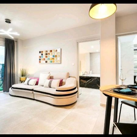 Romantic Jacuzzi Apartment Atene Esterno foto