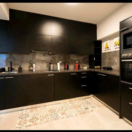 Romantic Jacuzzi Apartment Atene Esterno foto