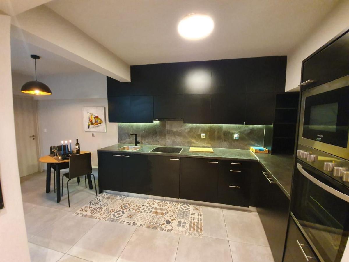 Romantic Jacuzzi Apartment Atene Esterno foto