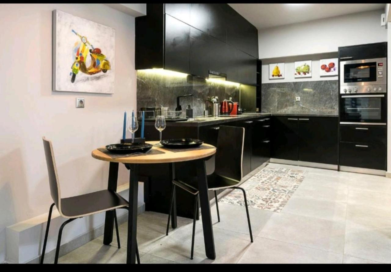 Romantic Jacuzzi Apartment Atene Esterno foto