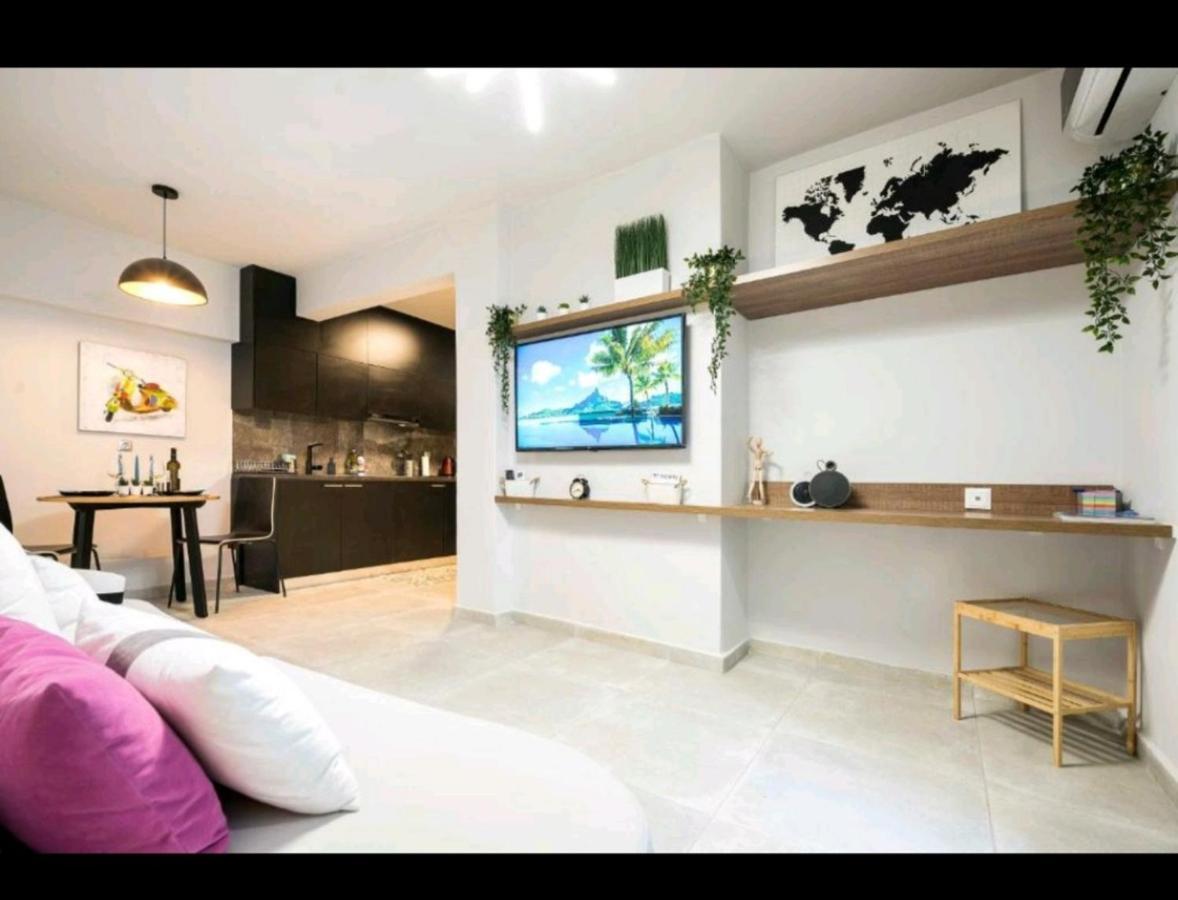 Romantic Jacuzzi Apartment Atene Esterno foto
