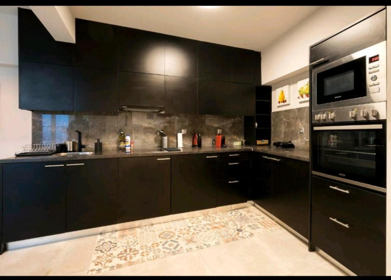 Romantic Jacuzzi Apartment Atene Esterno foto