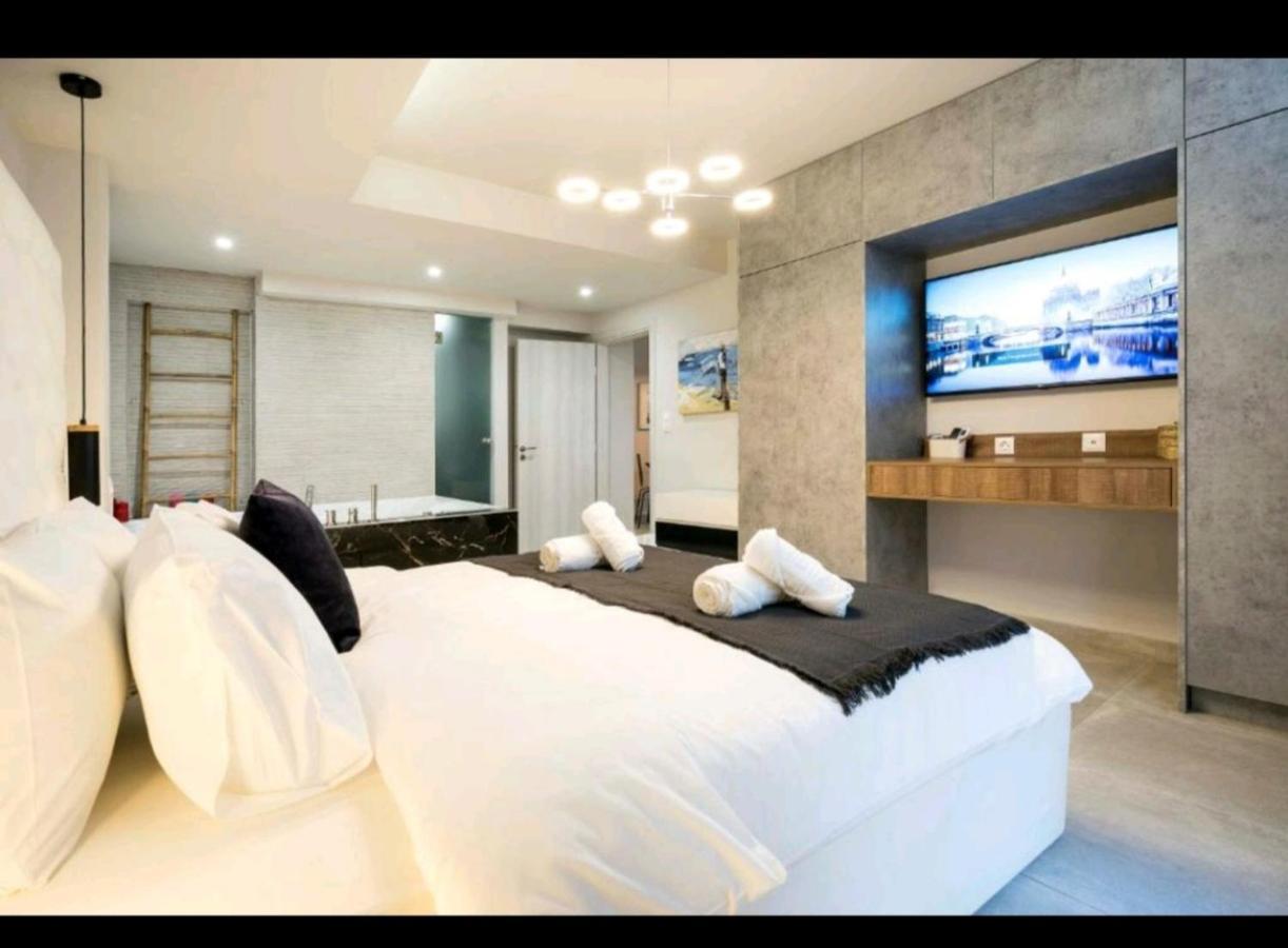 Romantic Jacuzzi Apartment Atene Esterno foto