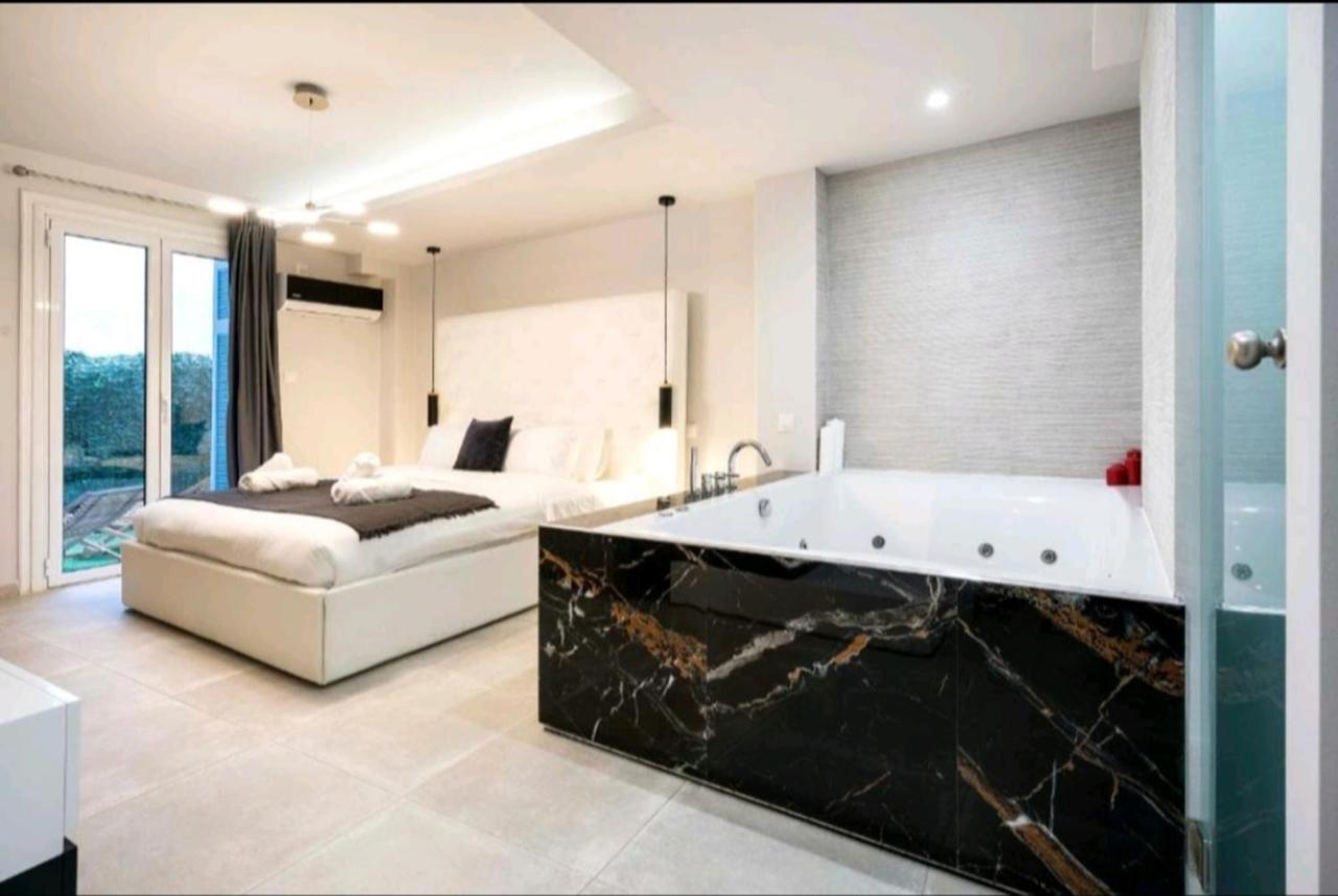 Romantic Jacuzzi Apartment Atene Esterno foto