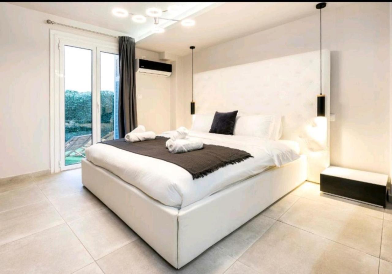 Romantic Jacuzzi Apartment Atene Esterno foto